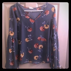 Bell sleeve light weight top